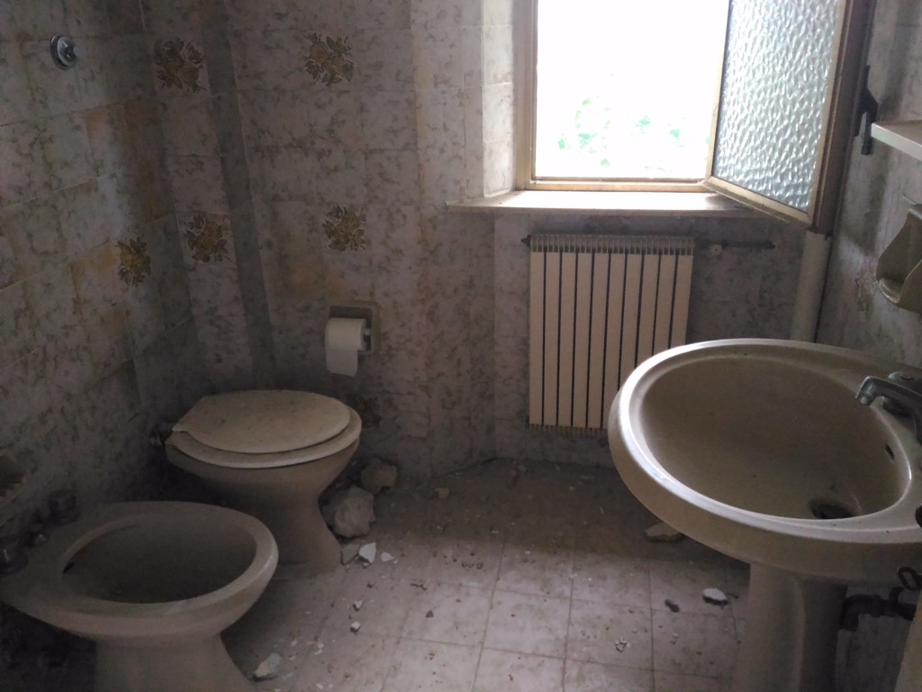 Bagno prima dell'intervento